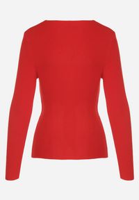 Born2be - Czerwony Dopasowany Sweter z Prążkowanej Dzianiny z Bawełną z Dekoltem w Serek Tesma. Okazja: na co dzień. Typ kołnierza: dekolt w serek. Kolor: czerwony. Materiał: prążkowany, bawełna, dzianina. Długość rękawa: długi rękaw. Długość: długie. Styl: casual, elegancki #2