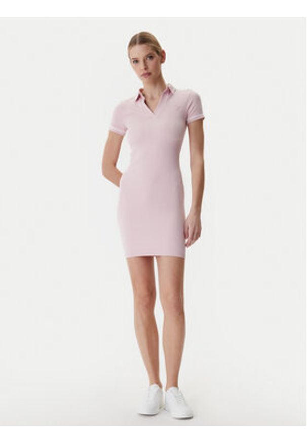 Guess Sukienka codzienna V6RK02 Z4692 Różowy Regular Fit. Okazja: na co dzień. Kolor: różowy. Materiał: syntetyk. Typ sukienki: proste. Styl: casual