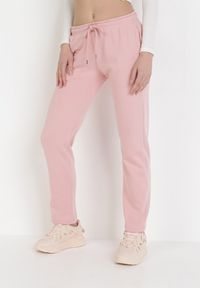 Born2be - Różowe Spodnie Pereiles. Kolor: różowy. Materiał: dresówka. Długość: długie. Wzór: ażurowy