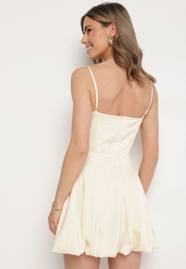 Born2be - Żółta Sukienka Vices na Ramiączkach o Fasonie Bombki Folonna. Okazja: na co dzień. Typ kołnierza: dekolt kwadratowy. Kolor: żółty. Długość rękawa: na ramiączkach. Typ sukienki: bombki. Styl: casual, elegancki