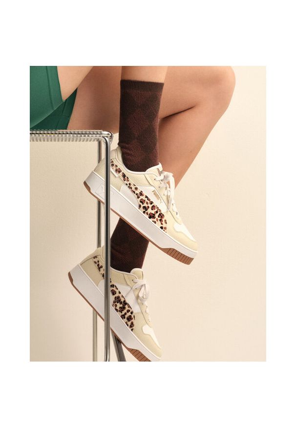 Sneakersy Puma. Kolor: beżowy