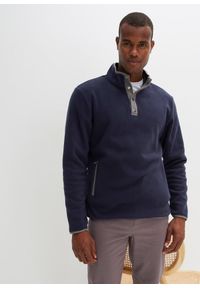 bonprix - Bluza z polaru ze stójką, praktycznymi kieszeniami i kontrastowymi detalami. Typ kołnierza: kołnierzyk stójkowy. Kolor: niebieski. Materiał: polar #1