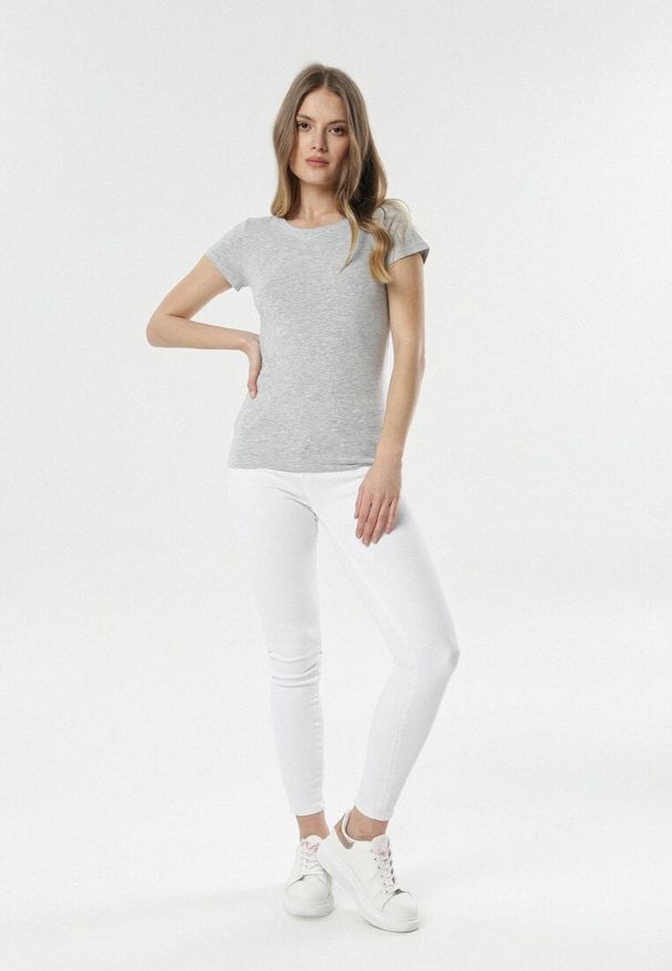 Born2be - Jasnoszary T-shirt Gathanthei. Okazja: na co dzień, do domu. Kolor: szary. Materiał: dresówka, jeans, bawełna, dzianina. Długość rękawa: krótki rękaw. Długość: krótkie. Wzór: gładki. Styl: sportowy, klasyczny, casual
