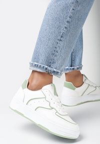 Born2be - Biało-Zielone Sneakersy Salmi. Zapięcie: sznurówki. Kolor: biały. Materiał: materiał. Szerokość cholewki: normalna. Wzór: aplikacja. Sezon: lato #5