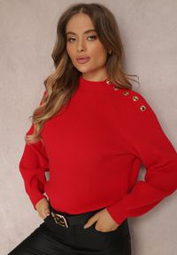 Renee - Czerwony Sweter Dzianinowy z Długim Rękawem i Guzikami Kithi. Kolor: czerwony. Materiał: dzianina. Długość rękawa: długi rękaw. Długość: długie