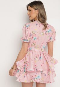 Born2be - Różowa Bawełniana Sukienka w Kwiaty o Rozkloszowanym Kroju z Falbankami Norittia. Okazja: na co dzień. Typ kołnierza: kołnierz z falbankami. Kolor: różowy. Materiał: bawełna. Długość rękawa: krótki rękaw. Wzór: kwiaty. Styl: elegancki, casual #5