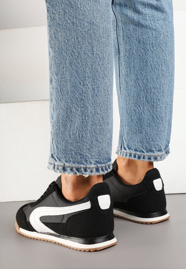 Renee - Czarne Basicowe Sneakersy Ellimira. Okazja: na co dzień. Kolor: czarny. Materiał: jeans