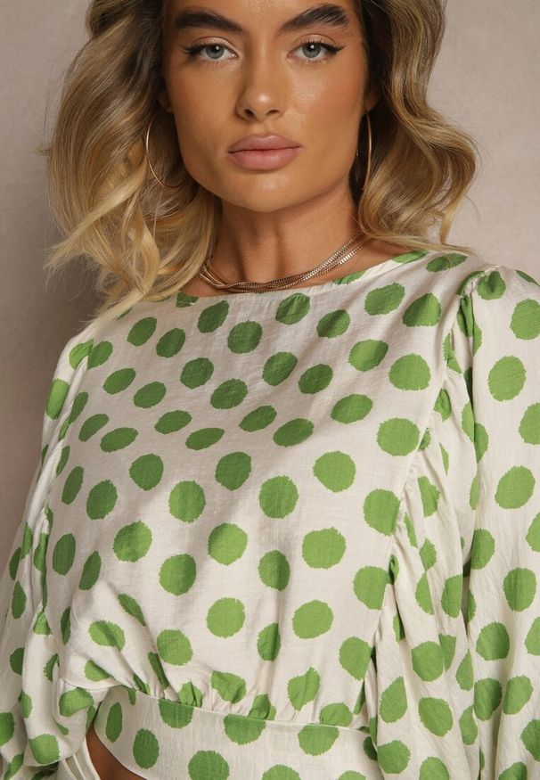 Renee - Biało-Zielona Bluzka z Wiskozy Nietoperz z Wiązaniem w Kropki Divia. Okazja: na co dzień. Kolor: zielony. Materiał: wiskoza. Wzór: kropki. Styl: elegancki, casual