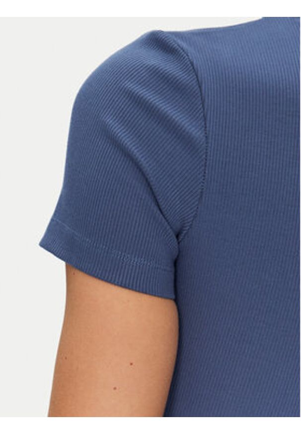 Guess Bluzka V5GP25 KCRS2 Niebieski Slim Fit. Kolor: niebieski. Materiał: wiskoza