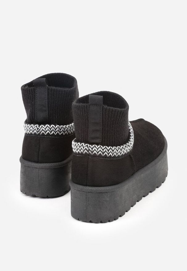 Born2be - Czarne Śniegowce VICES na Grubej Podeszwie z Haftem i Skarpetkową Cholewką Enantia. Okazja: na co dzień. Kolor: czarny. Materiał: futro, jeans. Szerokość cholewki: normalna. Wzór: haft. Styl: casual, elegancki