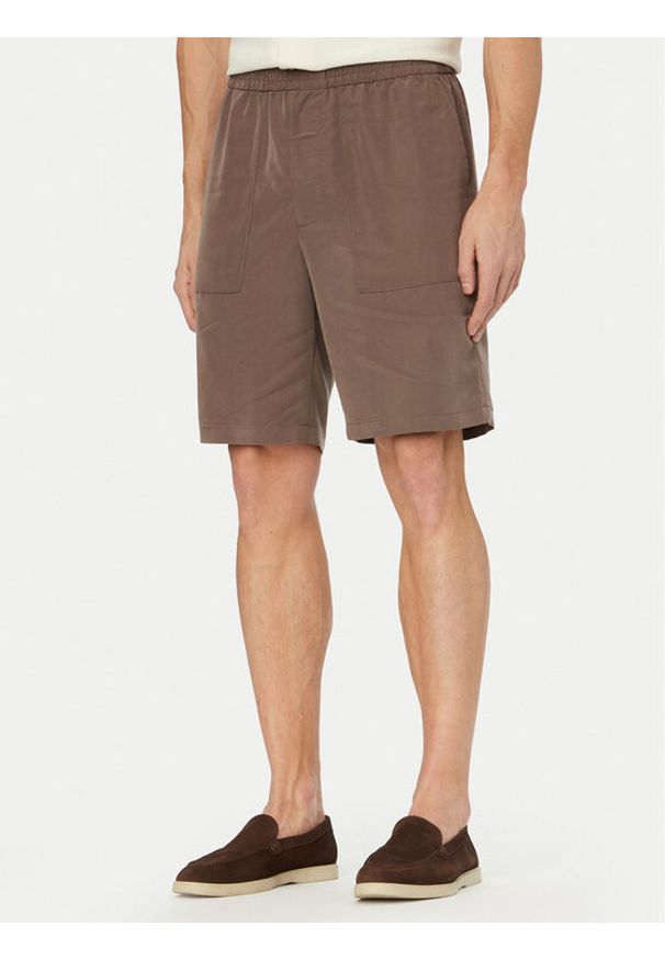 Calvin Klein Szorty materiałowe LV04LF614G Brązowy Relaxed Fit. Kolor: brązowy. Materiał: syntetyk