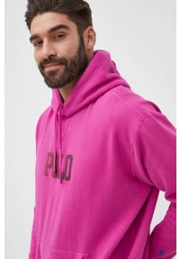 Polo Ralph Lauren bluza męska kolor różowy z kapturem z nadrukiem. Typ kołnierza: polo, kaptur. Kolor: różowy. Materiał: dzianina. Wzór: nadruk