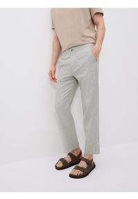 Reserved - Spodnie regular fit z lnem - ciemnozielony. Kolor: zielony. Materiał: len #1