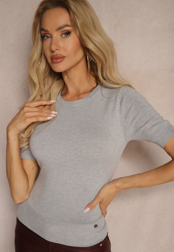 Renee - Szara Casualowa Bluzka z Wiskozą i Bawełną Merillora. Okazja: na co dzień. Kolor: szary. Materiał: wiskoza, bawełna. Długość rękawa: krótki rękaw. Długość: krótkie. Styl: casual