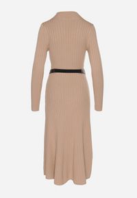 Born2be - Ciemnobeżowa Sukienka Dzianinowa z Domieszką Wełny i Ozdobnym Paskiem Nirisia. Okazja: na co dzień. Kolor: beżowy. Materiał: wełna, dzianina. Długość rękawa: długi rękaw. Typ sukienki: proste. Styl: casual, elegancki #4
