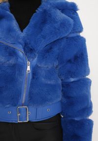 Born2be - Granatowa Futrzana Kurtka z Ozdobnym Paskiem Sirunis. Kolor: niebieski. Materiał: futro. Wzór: aplikacja #6