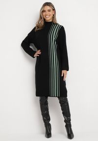 Born2be - Czarna Sukienka Midi z Półgolfem o Prostym Fasonie z Paskami Pregora. Okazja: na co dzień. Kolor: czarny. Wzór: aplikacja. Typ sukienki: proste. Styl: casual. Długość: midi