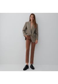 Reserved - Eleganckie spodnie z kantem - Beżowy. Kolor: beżowy. Styl: elegancki #1