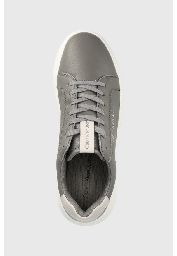 Calvin Klein Jeans sneakersy skórzane kolor szary. Nosek buta: okrągły. Zapięcie: sznurówki. Kolor: szary