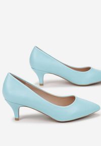 Renee - Niebieskie Czółenka Eunippe. Nosek buta: szpiczasty. Zapięcie: bez zapięcia. Kolor: niebieski. Wzór: gładki. Obcas: na obcasie. Styl: elegancki. Wysokość obcasa: średni #5