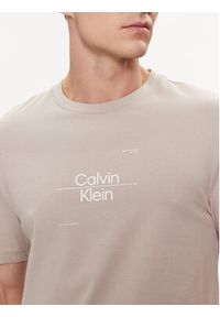 Calvin Klein T-Shirt Line Logo K10K112489 Beżowy Regular Fit. Kolor: beżowy. Materiał: bawełna