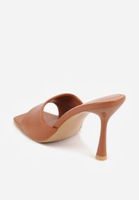 Renee - Brązowe Klapki na Szpilce Ozdobione Kwadratowym Noskiem Eudanassa. Okazja: na co dzień. Kolor: brązowy. Materiał: jeans. Wzór: aplikacja. Sezon: lato. Obcas: na szpilce. Styl: casual #4