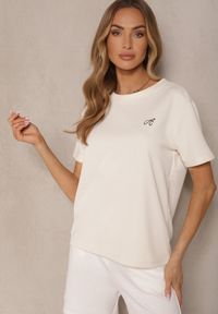 Renee - Jasnobeżowy T-shirt Zdobiony Minimalistycznym Haftem Galeneria. Okazja: na co dzień. Kolor: beżowy. Materiał: jeans. Wzór: aplikacja, haft. Styl: klasyczny, elegancki, casual #5