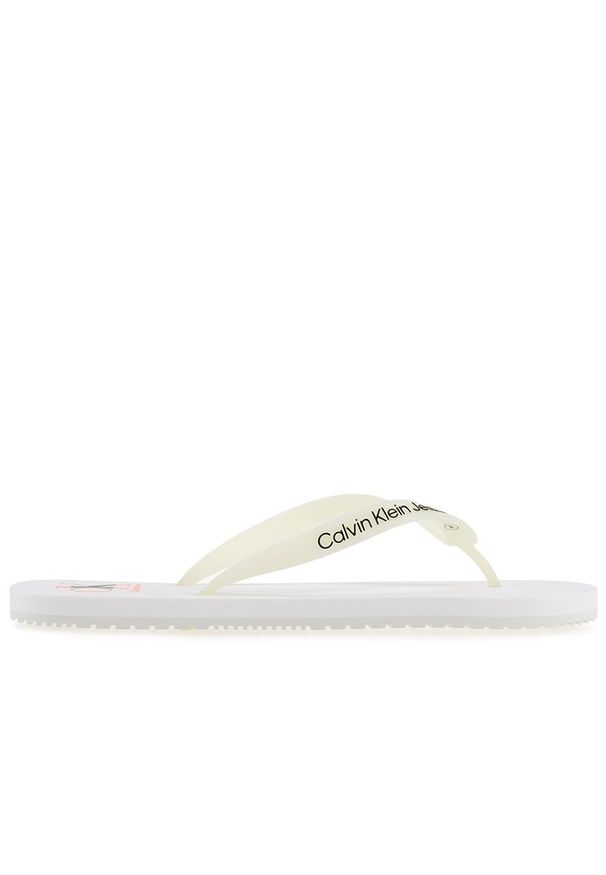 Japonki Calvin Klein Slippers YM0YM00656-YBR - białe. Okazja: na plażę, na co dzień. Kolor: biały. Wzór: paski, aplikacja. Sezon: lato. Styl: casual