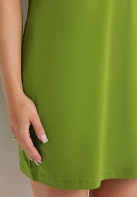Born2be - Zielona Bawełniana Sukienka T-shirtowa o Dopasowanym Kroju Maristar. Okazja: na co dzień. Kolor: zielony. Materiał: bawełna. Długość rękawa: krótki rękaw. Typ sukienki: dopasowane. Styl: casual, elegancki