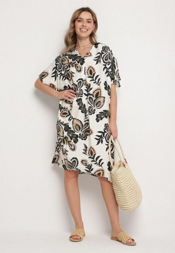 Born2be - Ciemnozielona Sukienka z Lnem i Wiskozą Ozdobiona Cyrkoniami Sadelune. Okazja: na co dzień. Typ kołnierza: dekolt w serek. Kolor: zielony. Materiał: wiskoza, len. Wzór: aplikacja. Styl: elegancki, casual, klasyczny