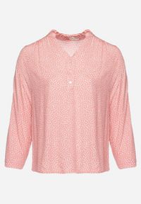 Born2be - Różowa Bluzka Wiskozowa z Guzikami w Kropki Jelle. Kolor: różowy. Materiał: wiskoza. Wzór: kropki