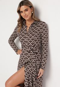 Born2be - Brązowa Sukienka Koszulowa Midi w Geometryczny Wzór z Paskiem Anelfi. Kolor: brązowy. Materiał: materiał. Wzór: geometria. Typ sukienki: koszulowe. Długość: midi #7