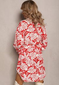 Renee - Czerwono-Biała Mini Sukienka o Rozkloszowanym Koszulowym Fasonie w Kwiatowy Print Enda. Kolor: czerwony. Materiał: materiał. Wzór: nadruk, kwiaty. Typ sukienki: koszulowe. Długość: mini #5