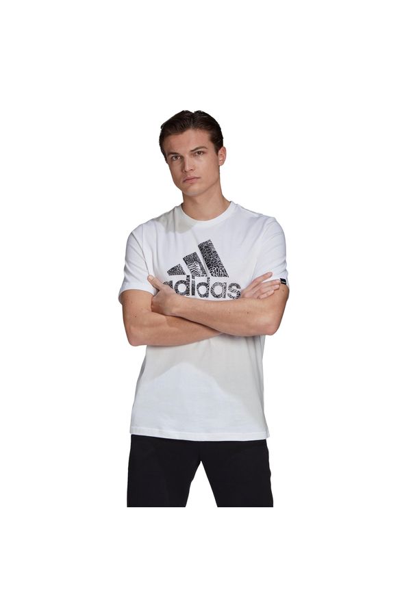 Adidas - Koszulka krótki rękaw Gym & Pilates. Materiał: bawełna, materiał. Długość rękawa: krótki rękaw. Długość: krótkie. Sport: joga i pilates