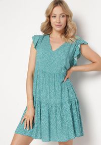 Born2be - Zielona Bawełniana Sukienka o Rozkloszowanym Kroju w Kropki Giavina. Okazja: na co dzień. Kolor: zielony. Materiał: bawełna. Wzór: kropki. Typ sukienki: sportowe, rozkloszowane. Styl: casual, sportowy #1