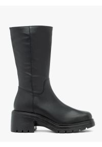 Ryłko - Czarne krótkie kozaki ze skóry licowej. Okazja: na co dzień. Nosek buta: okrągły. Zapięcie: zamek. Kolor: czarny. Szerokość cholewki: normalna. Materiał: skóra. Obcas: na obcasie. Styl: casual. Wysokość obcasa: średni #1