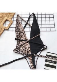 Intica - Jednoczęściowy strój kąpielowy z głębokim dekoltem Toyomi. Materiał: materiał