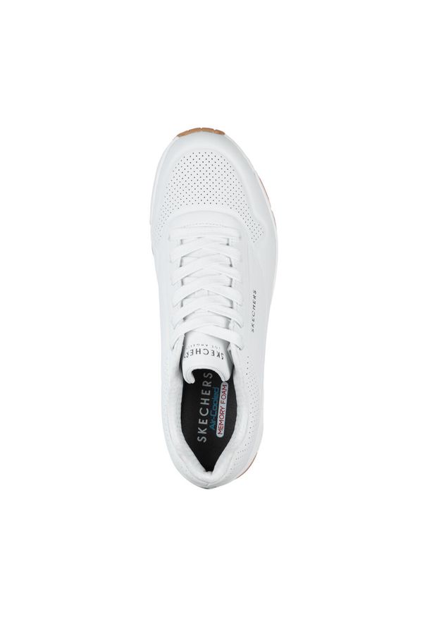 skechers - Buty do chodzenia męskie Skechers Uno Stand ON Air. Okazja: na co dzień. Kolor: biały. Materiał: guma, syntetyk, materiał. Sport: turystyka piesza
