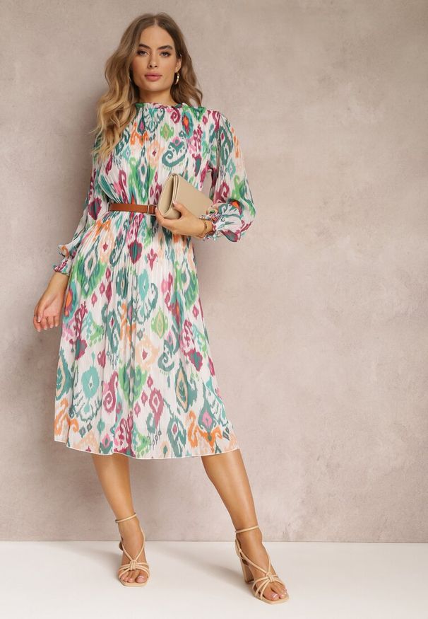 Renee - Zielona Rozkloszowana Sukienka z Plisowaniem i Paskiem Thelosine. Kolor: zielony