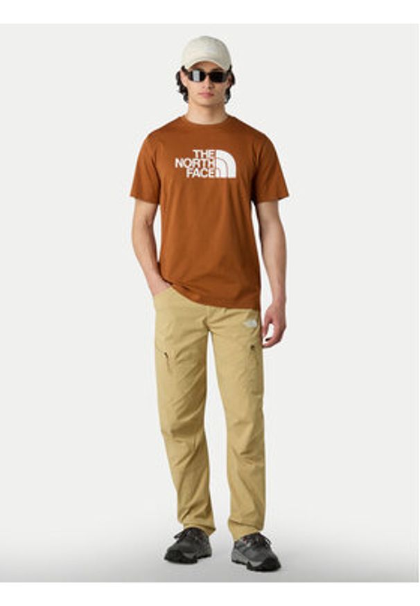 The North Face T-Shirt Easy NF0A8A6C Pomarańczowy Regular Fit. Kolor: pomarańczowy. Materiał: bawełna, syntetyk