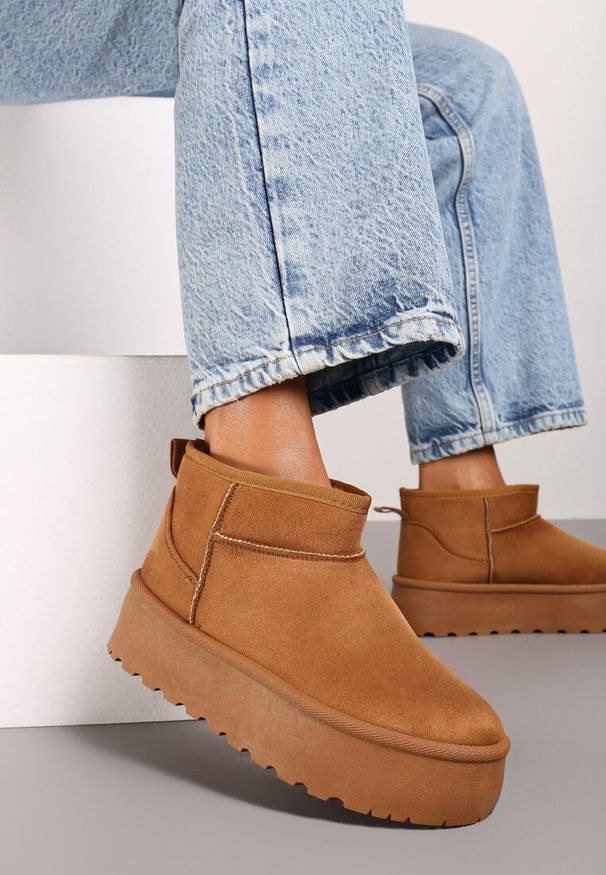 Renee - Brązowe Śniegowce na Platformie Ozdobione Przeszyciami Ivalin. Okazja: na co dzień. Kolor: brązowy. Materiał: jeans, puch, dzianina. Wzór: aplikacja. Obcas: na platformie. Styl: elegancki, casual