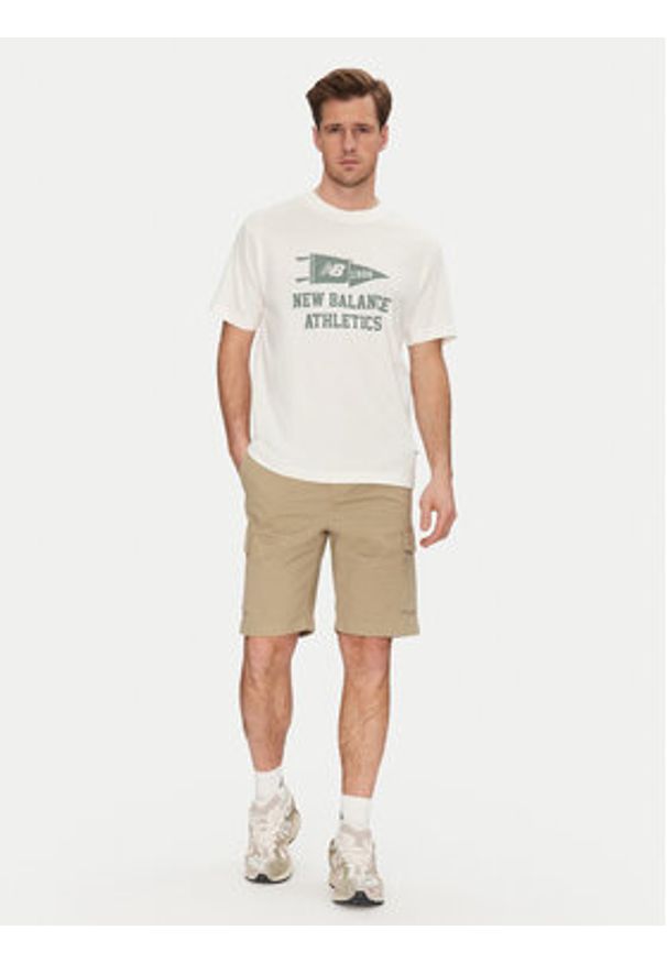 New Balance T-Shirt MT51924 Biały Relaxed Fit. Kolor: biały. Materiał: bawełna