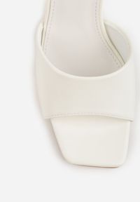 Born2be - Białe Klapki na Szpilce z Kwadratowym Noskiem Mellota. Okazja: na co dzień, na ślub cywilny, na wesele. Kolor: biały. Obcas: na szpilce. Styl: casual, elegancki #7