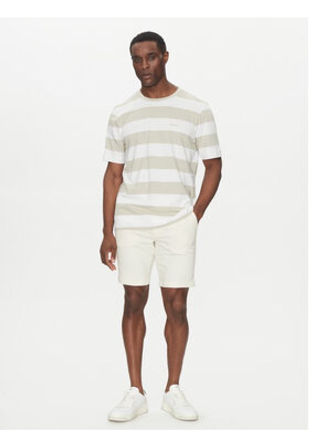 BOSS Szorty materiałowe 50536874 Écru Slim Fit. Materiał: bawełna