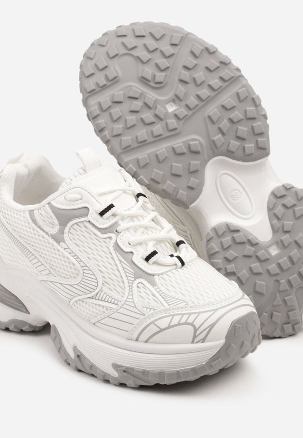Born2be - Białe Sneakersy na Grubej Podeszwie Ozdobione Geometrycznym Motywem Mevillia. Okazja: na co dzień, na spacer. Kolor: biały. Wzór: aplikacja, geometria. Sport: turystyka piesza
