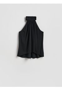 Reserved - Top halter z szalem - czarny. Typ kołnierza: dekolt halter. Kolor: czarny. Materiał: dzianina #1