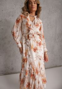 Renee - Pomarańczowa Eteryczna Sukienka Zdobiona Falbankami i Wiązanym Paskiem Rhelaith. Okazja: na imprezę, na randkę. Typ kołnierza: kołnierz z falbankami. Kolor: pomarańczowy. Materiał: poliester. Wzór: aplikacja. Styl: boho #8