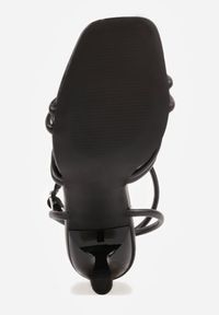 Renee - Czarne Sandały na Szpilce z Cienkimi Paseczkami i Kwadratowym Noskiem Danita. Okazja: na co dzień, na imprezę. Kolor: czarny. Materiał: skóra, koronka. Obcas: na szpilce. Styl: casual #7