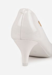 Born2be - Białe Czółenka Philenope. Wysokość cholewki: przed kostkę. Zapięcie: bez zapięcia. Kolor: biały. Materiał: lakier. Szerokość cholewki: normalna. Wzór: jednolity. Styl: elegancki, klasyczny #3