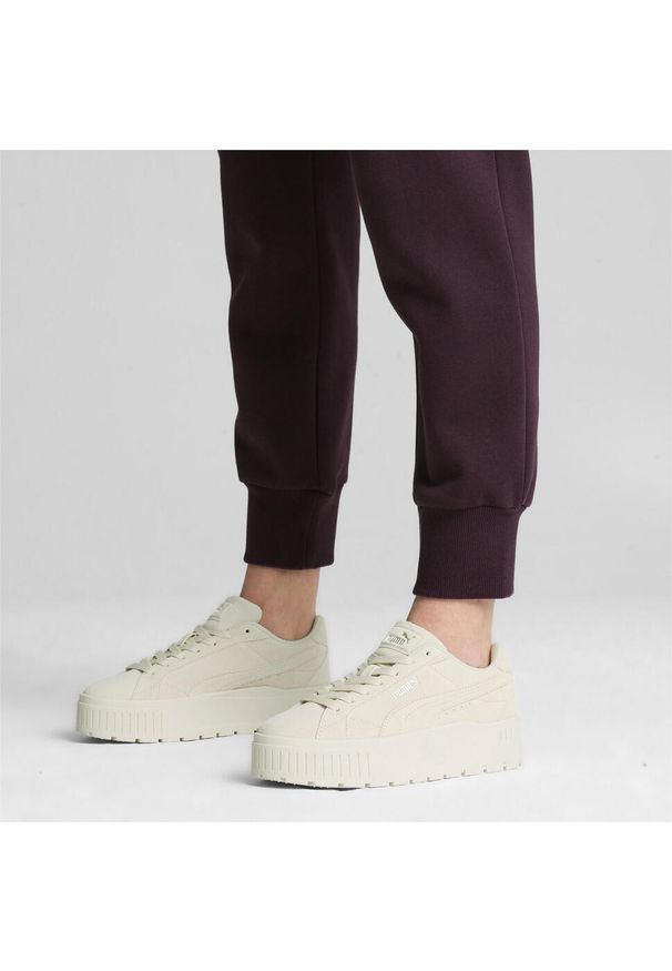 Puma - Damskie sneakersy Karmen II PUMA Alpine Snow White. Kolor: biały. Materiał: zamsz. Obcas: na platformie. Sport: turystyka piesza